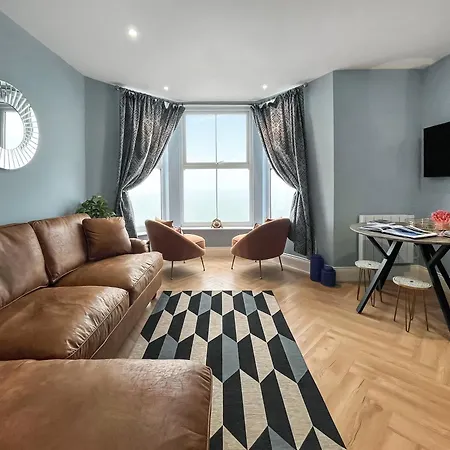 Sea Front Hideaway Apartment *