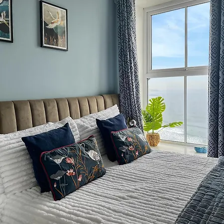 Apartment Sea Front Hideaway