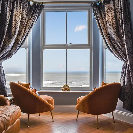Sea Front Hideaway Apartment *