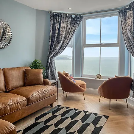 Sea Front Hideaway * Scarborough